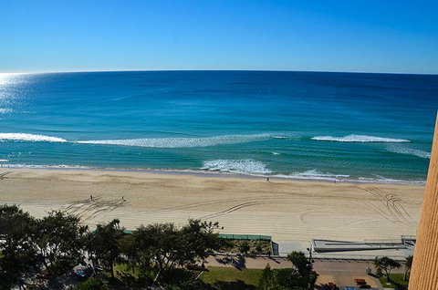 Zenith Ocean Front Apartments - Accommodation Main Beach 26