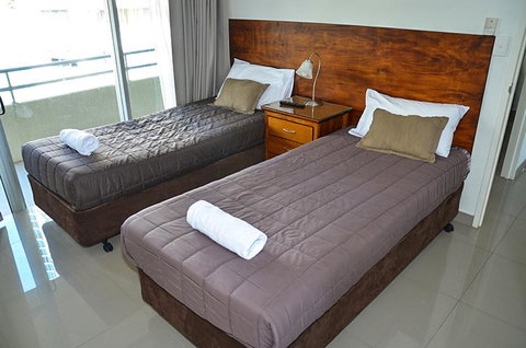 Zenith Ocean Front Apartments - Accommodation Main Beach 34