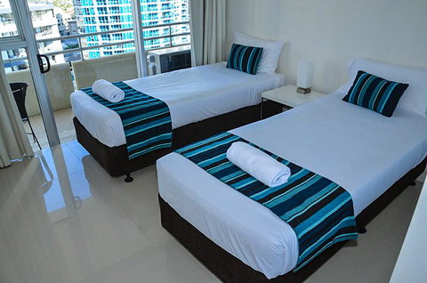 Zenith Ocean Front Apartments - Accommodation Main Beach 35