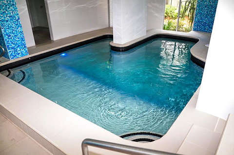 Zenith Ocean Front Apartments - Accommodation Main Beach 7