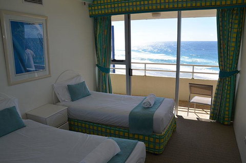Zenith Ocean Front Apartments - Accommodation Main Beach 23