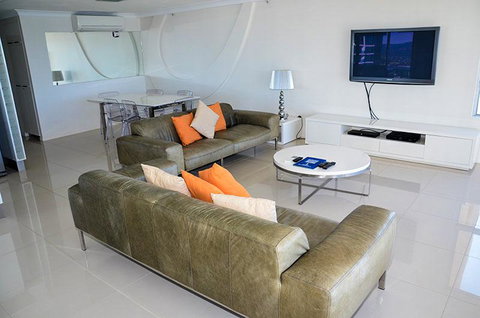 Zenith Ocean Front Apartments - Accommodation Main Beach 36