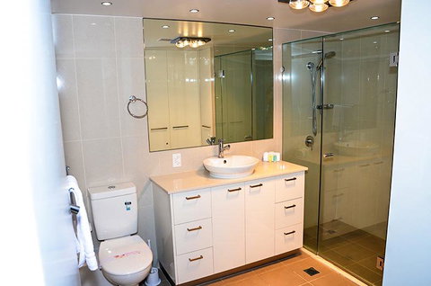 Zenith Ocean Front Apartments - Accommodation Main Beach 39