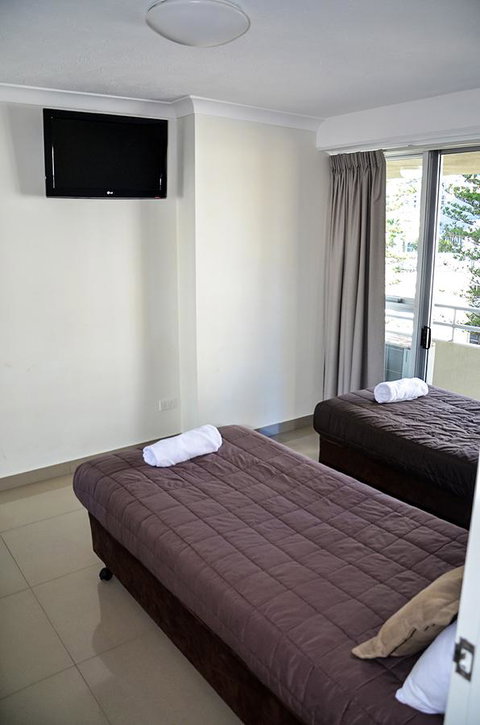 Zenith Ocean Front Apartments - Accommodation Main Beach 32