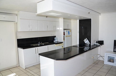 Zenith Ocean Front Apartments - Accommodation Main Beach 27
