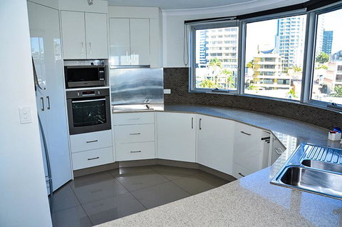 Zenith Ocean Front Apartments - Accommodation Main Beach 30