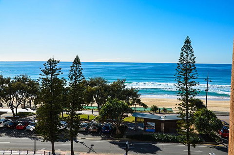 Zenith Ocean Front Apartments - Accommodation Main Beach 31