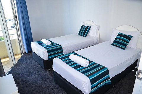 Zenith Ocean Front Apartments - Accommodation Main Beach 12