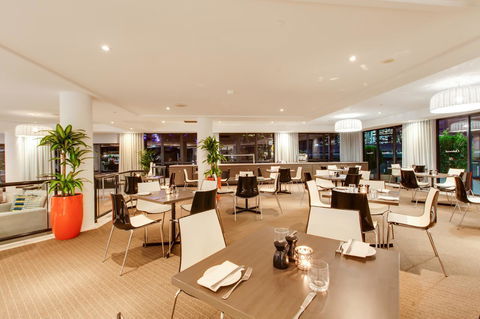 Oakwood Hotel & Apartments Brisbane - Accommodation Main Beach 7