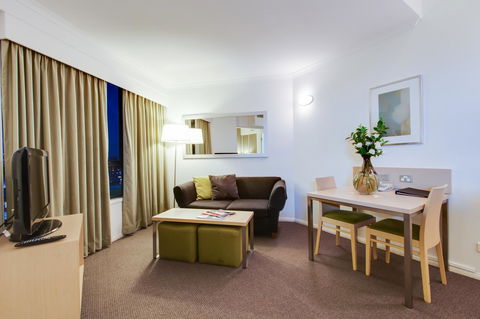 Oakwood Hotel & Apartments Brisbane - Accommodation Main Beach 3
