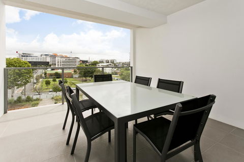 Arise Princess Regent Apartments - Accommodation Main Beach 2