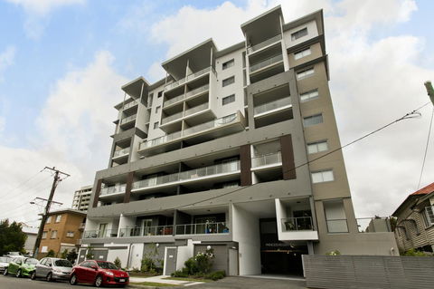 Arise Princess Regent Apartments - Accommodation Main Beach 1