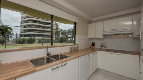 Norfolk Luxury Beachfront Apartments - Accommodation Main Beach 9