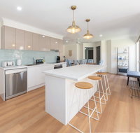 Waterfront Theme Park Getaway - Accommodation Main Beach