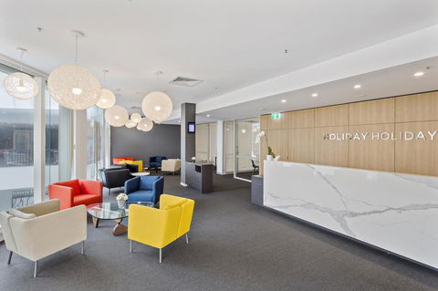 Holiday Holiday Circle On Cavill Apartments - Accommodation Main Beach 29