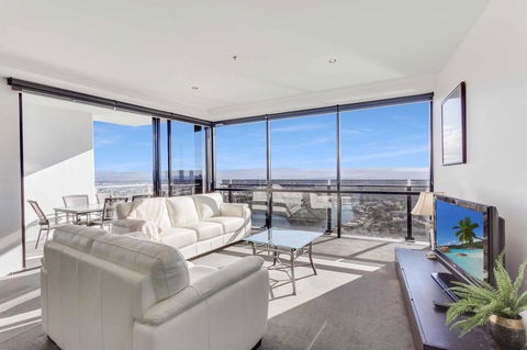 Holiday Holiday Circle On Cavill Apartments - Accommodation Main Beach 25