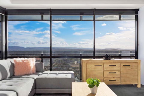 Holiday Holiday Circle On Cavill Apartments - Accommodation Main Beach 18