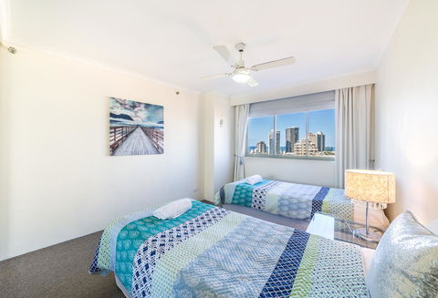 The Meriton Apartments On Main Beach - Accommodation Main Beach 3