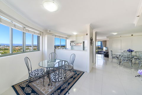 The Meriton Apartments On Main Beach - Accommodation Main Beach 15