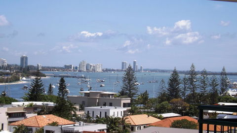 The Meriton Apartments On Main Beach - Accommodation Main Beach 28