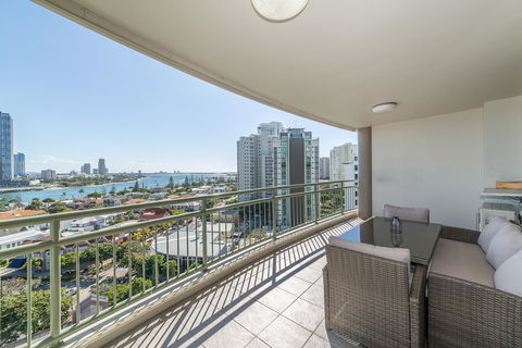 The Meriton Apartments On Main Beach - Accommodation Main Beach 23