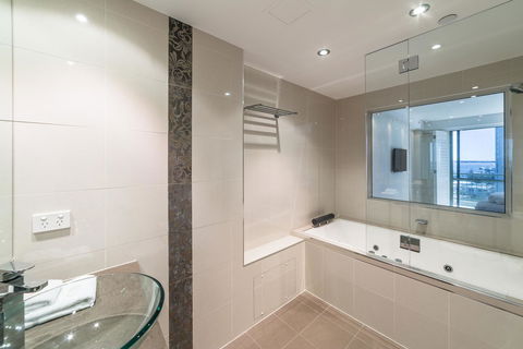 The Meriton Apartments On Main Beach - Accommodation Main Beach 8