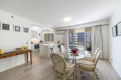 The Meriton Apartments On Main Beach - Accommodation Main Beach 2