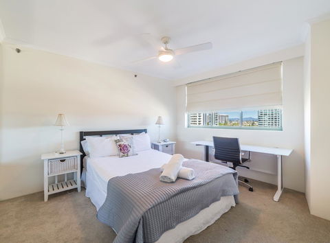 The Meriton Apartments On Main Beach - Accommodation Main Beach 11