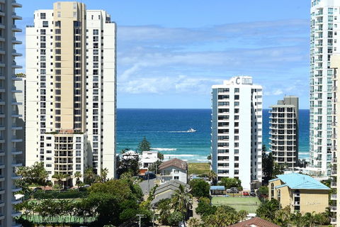 The Meriton Apartments On Main Beach - Accommodation Main Beach 29