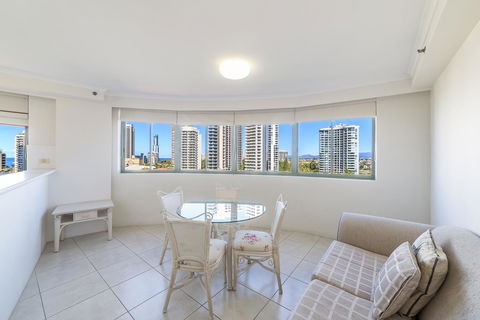 The Meriton Apartments On Main Beach - Accommodation Main Beach 4