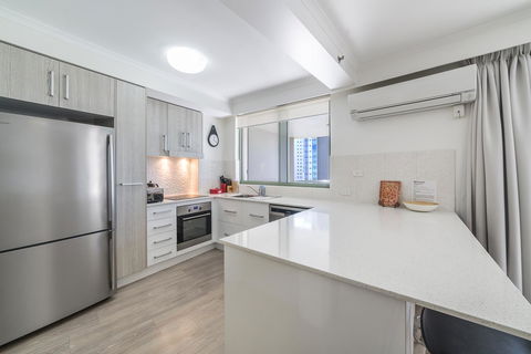 The Meriton Apartments On Main Beach - Accommodation Main Beach 12
