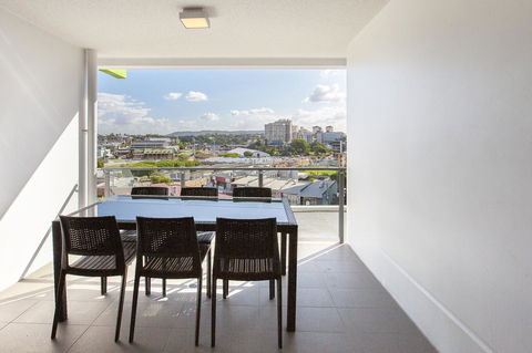 Code Apartments - Accommodation Main Beach 23