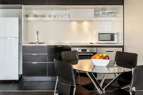 Code Apartments - Accommodation Main Beach 26