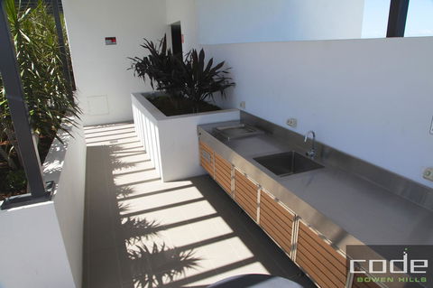 Code Apartments - Accommodation Main Beach 28