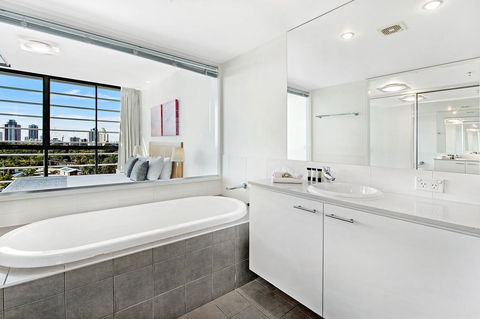 ULTIQA Freshwater Point Resort - Accommodation Main Beach 42