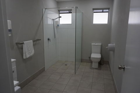YAL Cairns - A Motel That Makes A Difference - Accommodation Main Beach 2