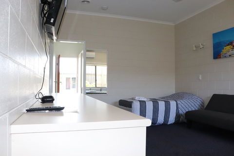 YAL Cairns - A Motel That Makes A Difference - Accommodation Main Beach 8