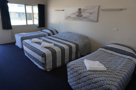 YAL Cairns - A Motel That Makes A Difference - Accommodation Main Beach 1