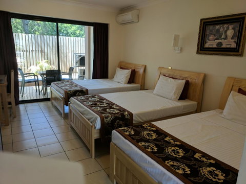 Novena Palms Motel - Accommodation Main Beach 23