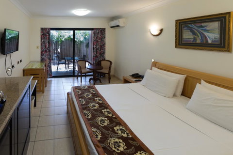 Novena Palms Motel - Accommodation Main Beach 16
