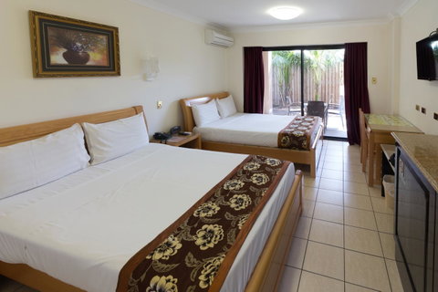 Novena Palms Motel - Accommodation Main Beach 21