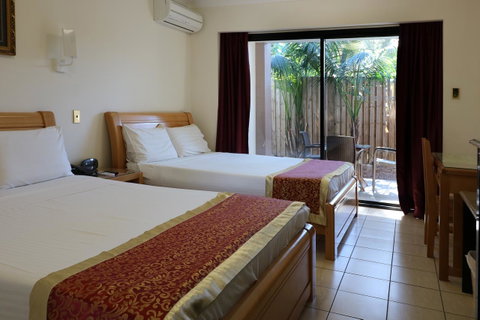 Novena Palms Motel - Accommodation Main Beach 22