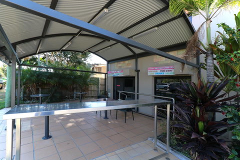 Novena Palms Motel - Accommodation Main Beach 26