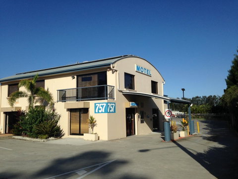 Novena Palms Motel - Accommodation Main Beach 4