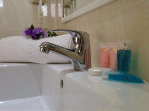 Novena Palms Motel - Accommodation Main Beach 2