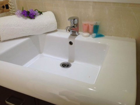 Novena Palms Motel - Accommodation Main Beach 1