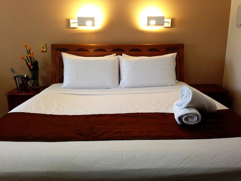 Novena Palms Motel - Accommodation Main Beach 12