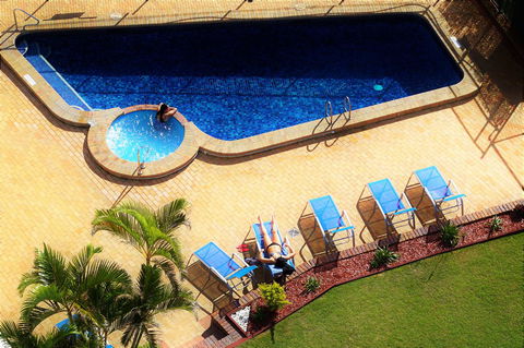 Equinox Resort - Accommodation Main Beach 7