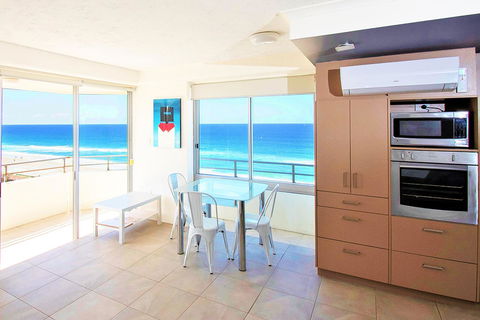 Equinox Resort - Accommodation Main Beach 4