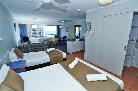 Equinox Resort - Accommodation Main Beach 34